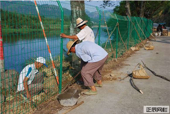 圈地護(hù)欄網(wǎng)立柱直接埋泥土里不會(huì)爛掉嗎 圈地護(hù)欄網(wǎng)立柱直接埋泥土里不會(huì)爛掉嗎