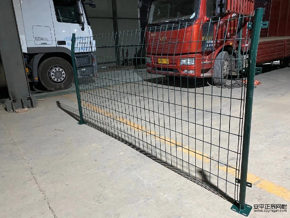 1米5高圍墻鐵絲網(wǎng)