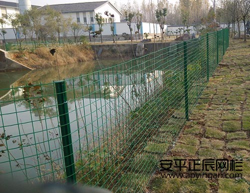 圍地用的鐵絲網多少錢一米
