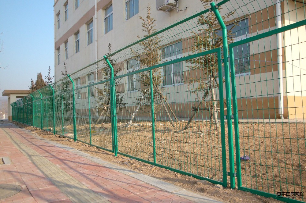 公路護欄網(wǎng)高速價格