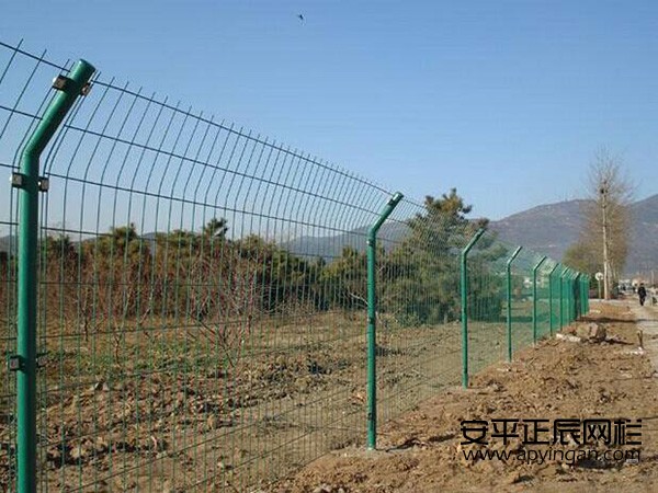 圈地圍欄網(wǎng)防護(hù)網(wǎng)