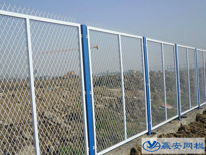 鋼板網(wǎng)護(hù)欄