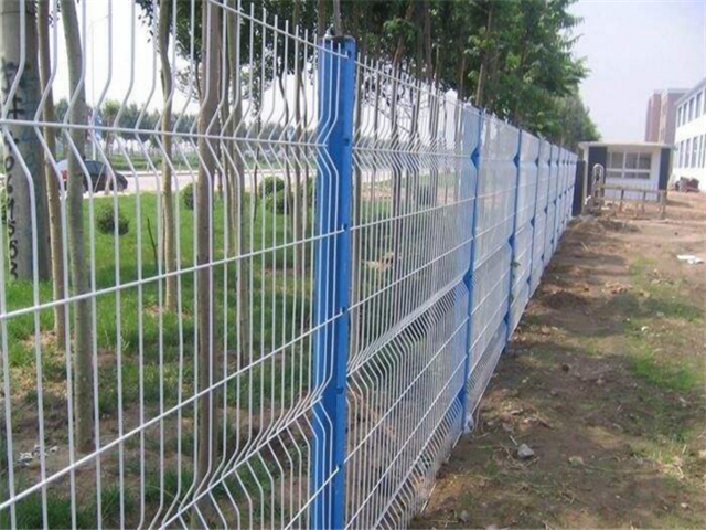 鐵絲網(wǎng)護(hù)欄