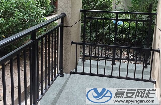 鋅鋼陽臺(tái)護(hù)欄 鋅鋼陽臺(tái)護(hù)欄