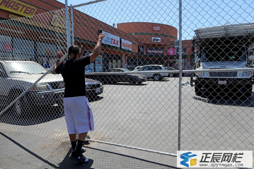 勾花網(wǎng)圍欄