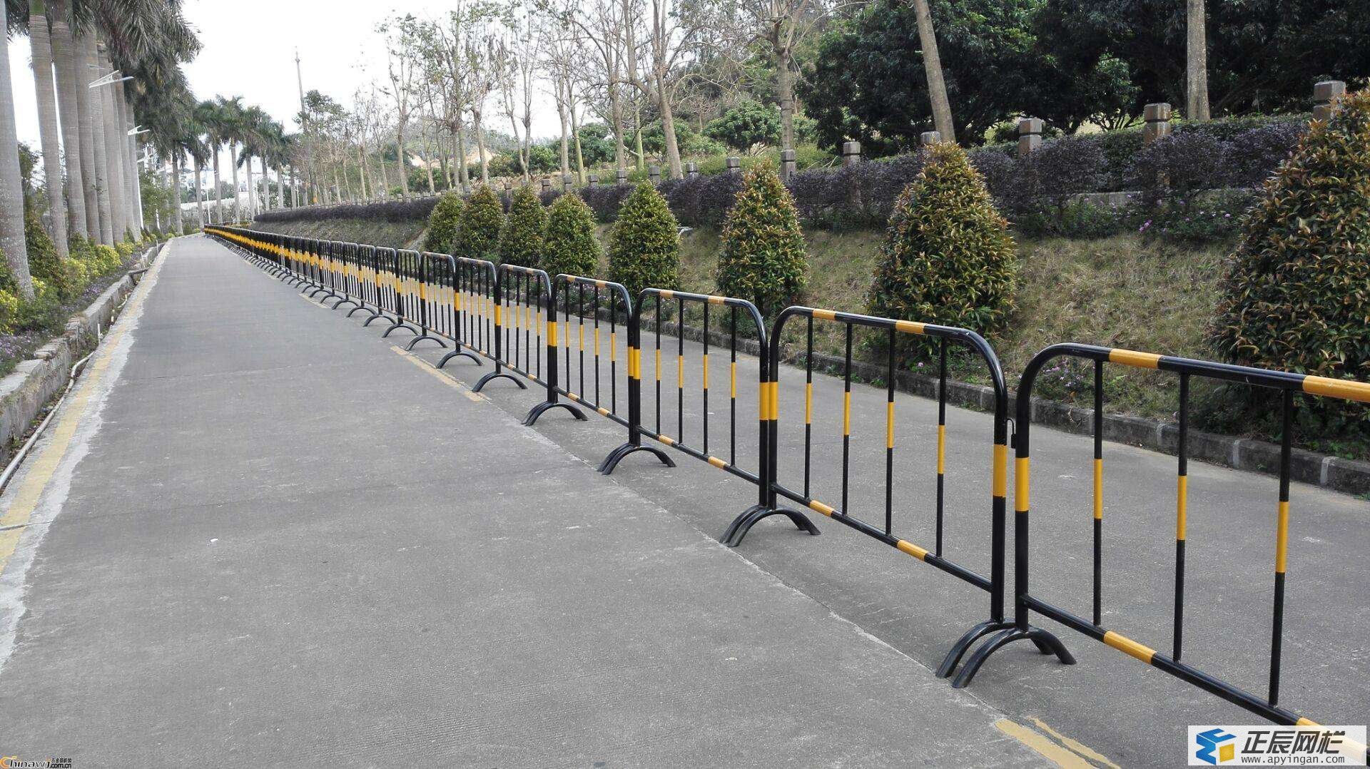 鐵馬護欄圖片