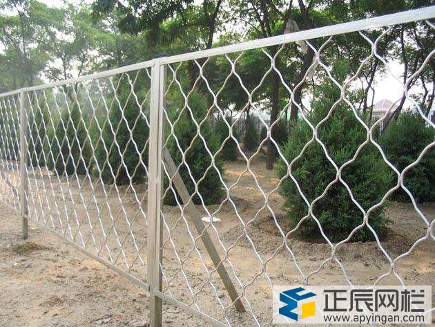 圍地護(hù)欄網(wǎng)