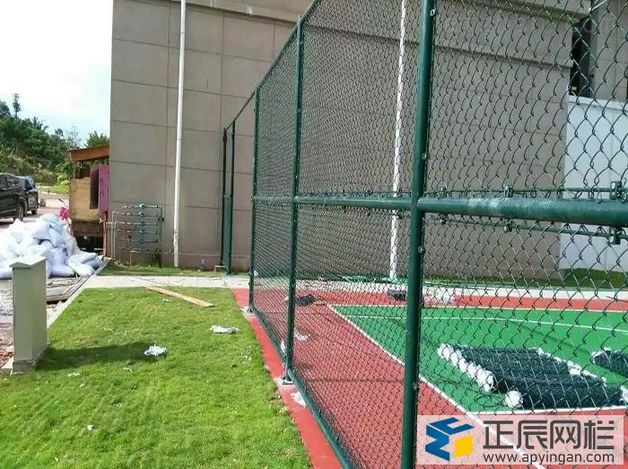 勾花網護欄圖片