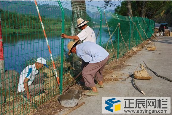 雙邊絲護(hù)欄網(wǎng)安裝