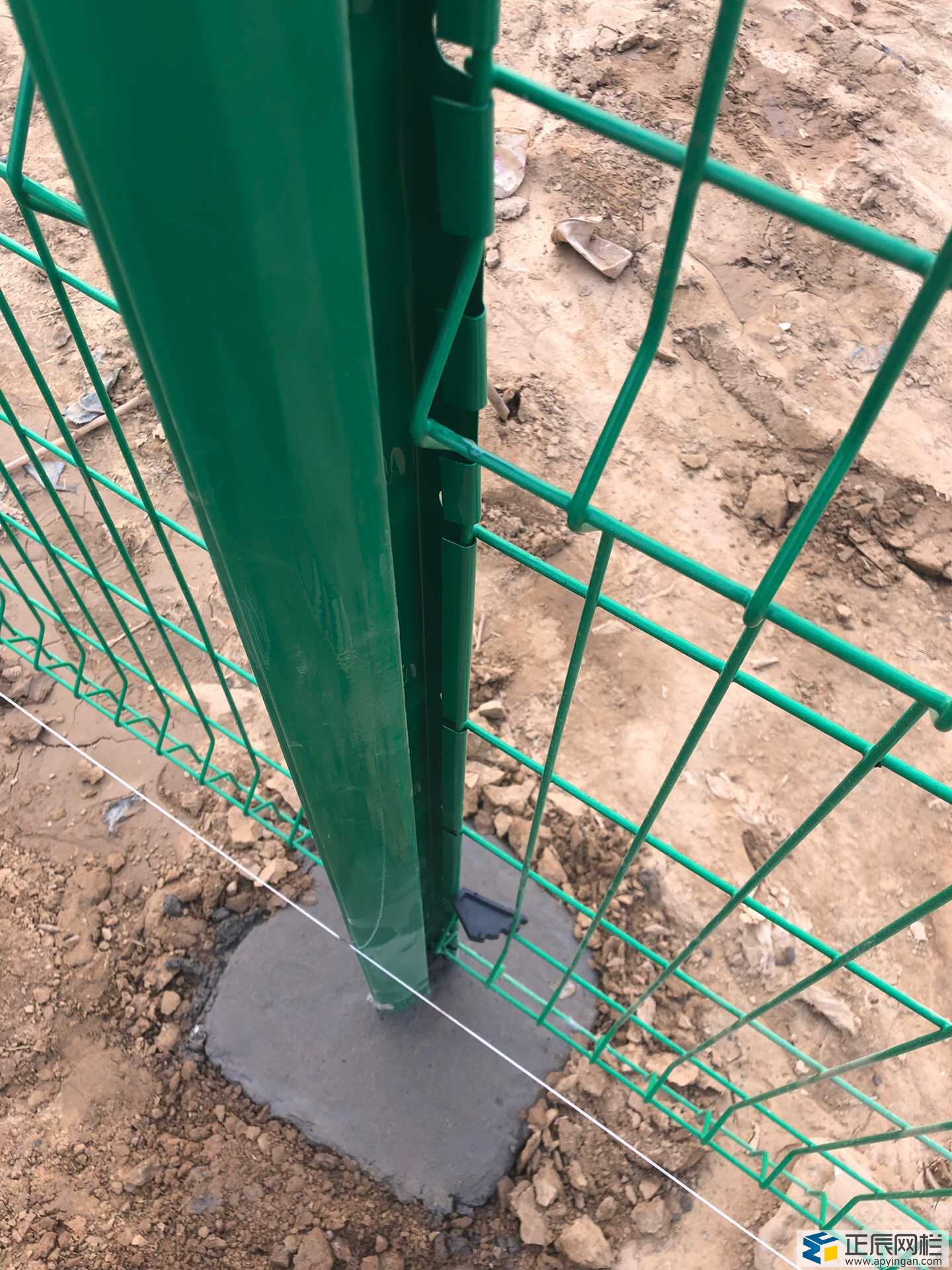 護欄網立柱的安裝施工方案