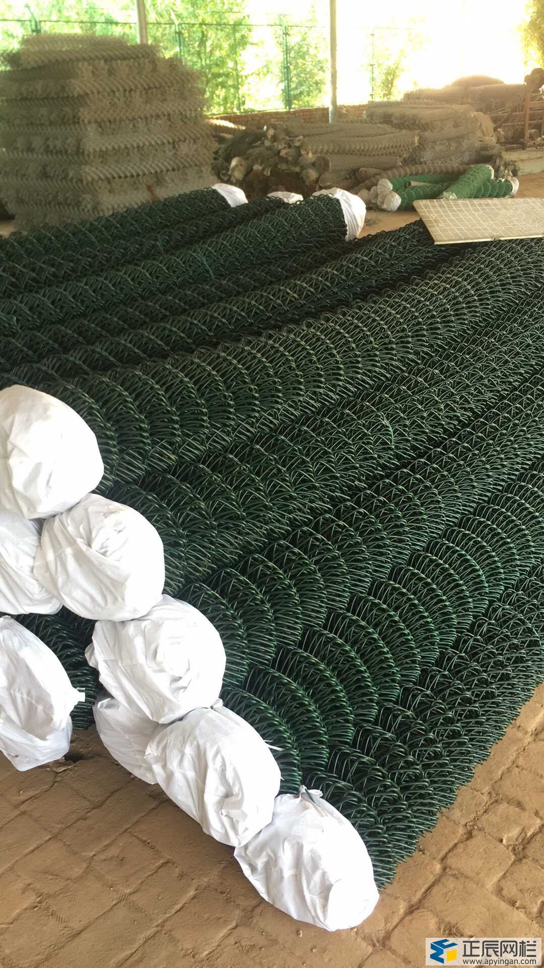 體育場勾花護(hù)欄網(wǎng)安裝方案