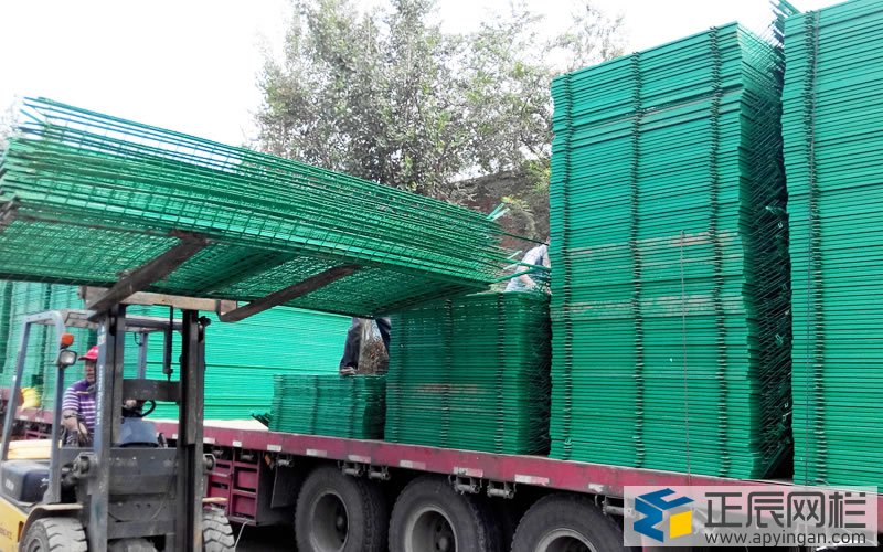 影響公路護(hù)欄網(wǎng)價(jià)格的因素