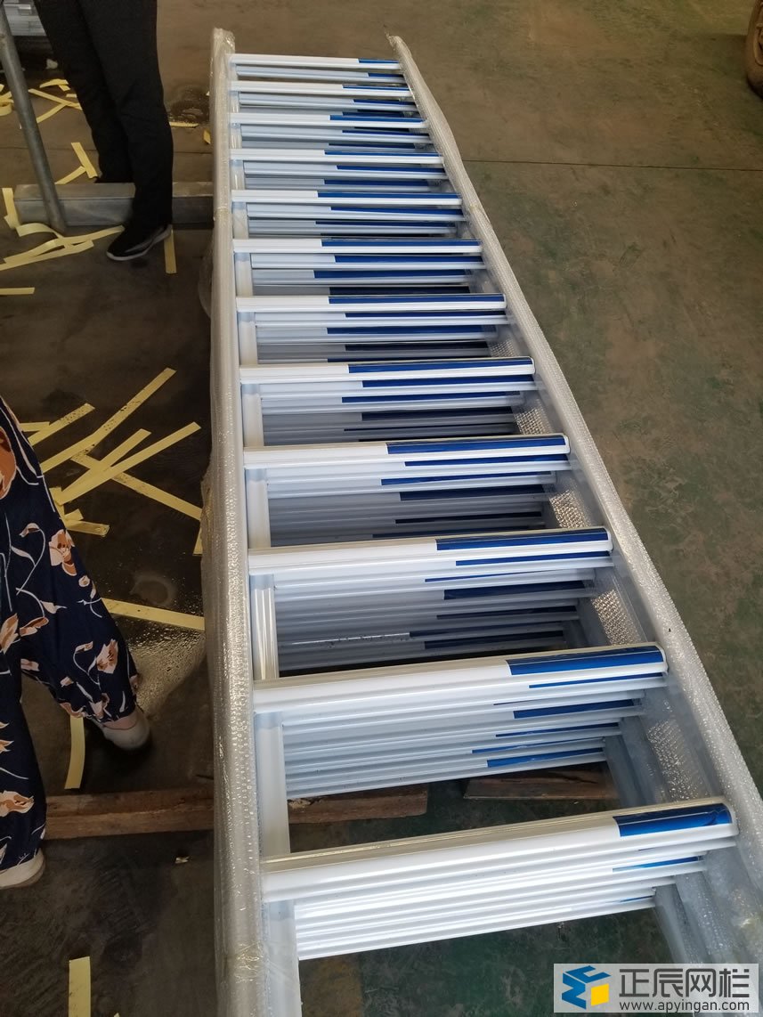 現(xiàn)貨市政鋅鋼護欄生產(chǎn)廠家