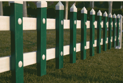 PVC草坪護(hù)欄廠家